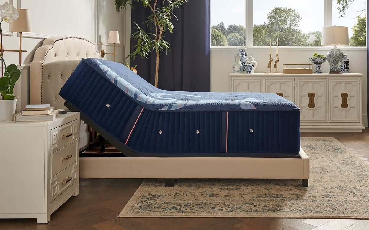 Stearns & Foster Reserve® 16" Medium Mattress