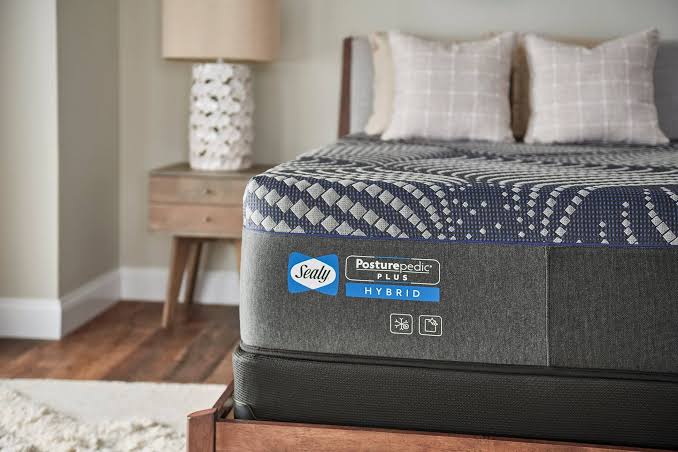 Sealy Posturepedic® Plus High Point 14” Hybrid Mattress