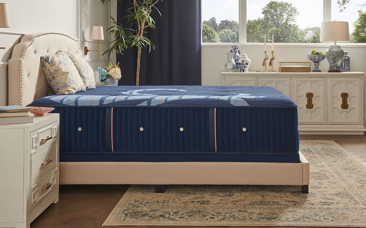 Stearns & Foster Reserve® 16" Medium Mattress